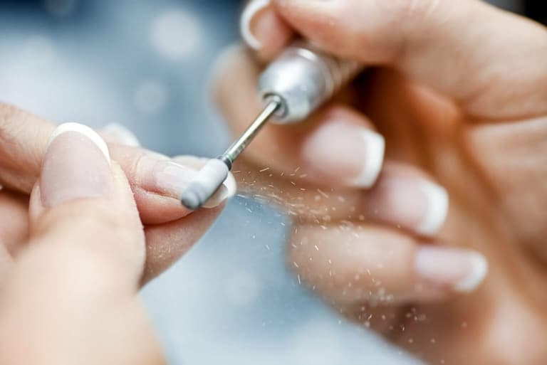 Зняття покриття фрезою має відбуватись у правильному напрямку, щоб не травмувати шкіру