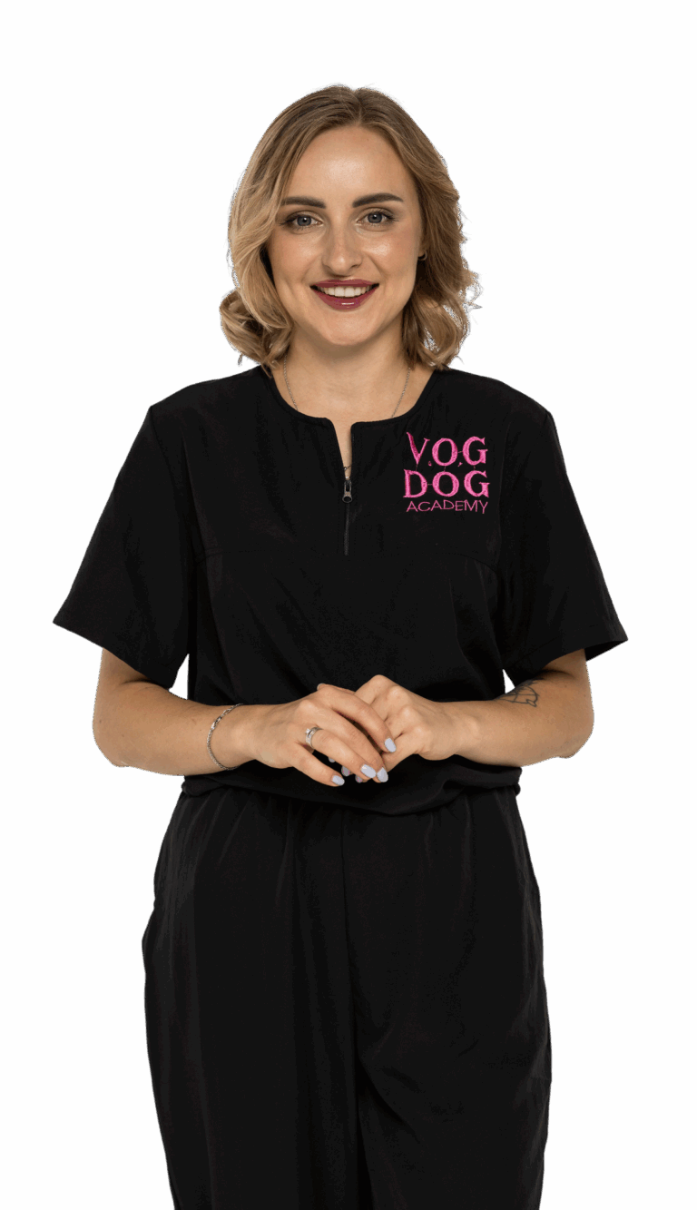 Дівчина в чорній формі склала разом руки з бірюзовим манікюром